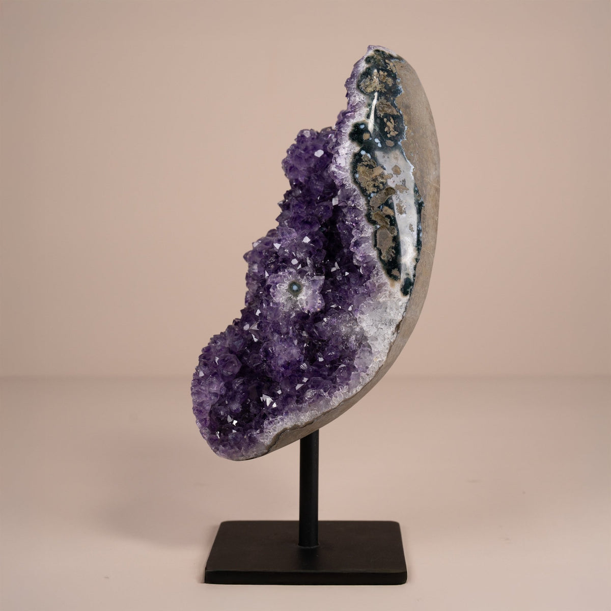 Amethyst - Druse mit Stalaktit - Blume auf Stand - Epomina