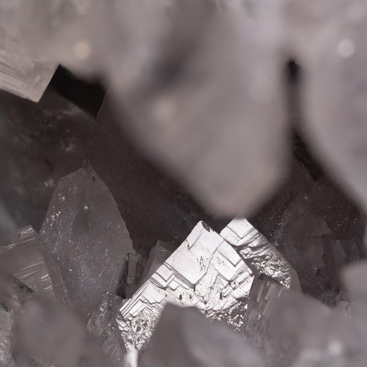 Amethyst Kugel mit offenem Kristallkern - Epomina