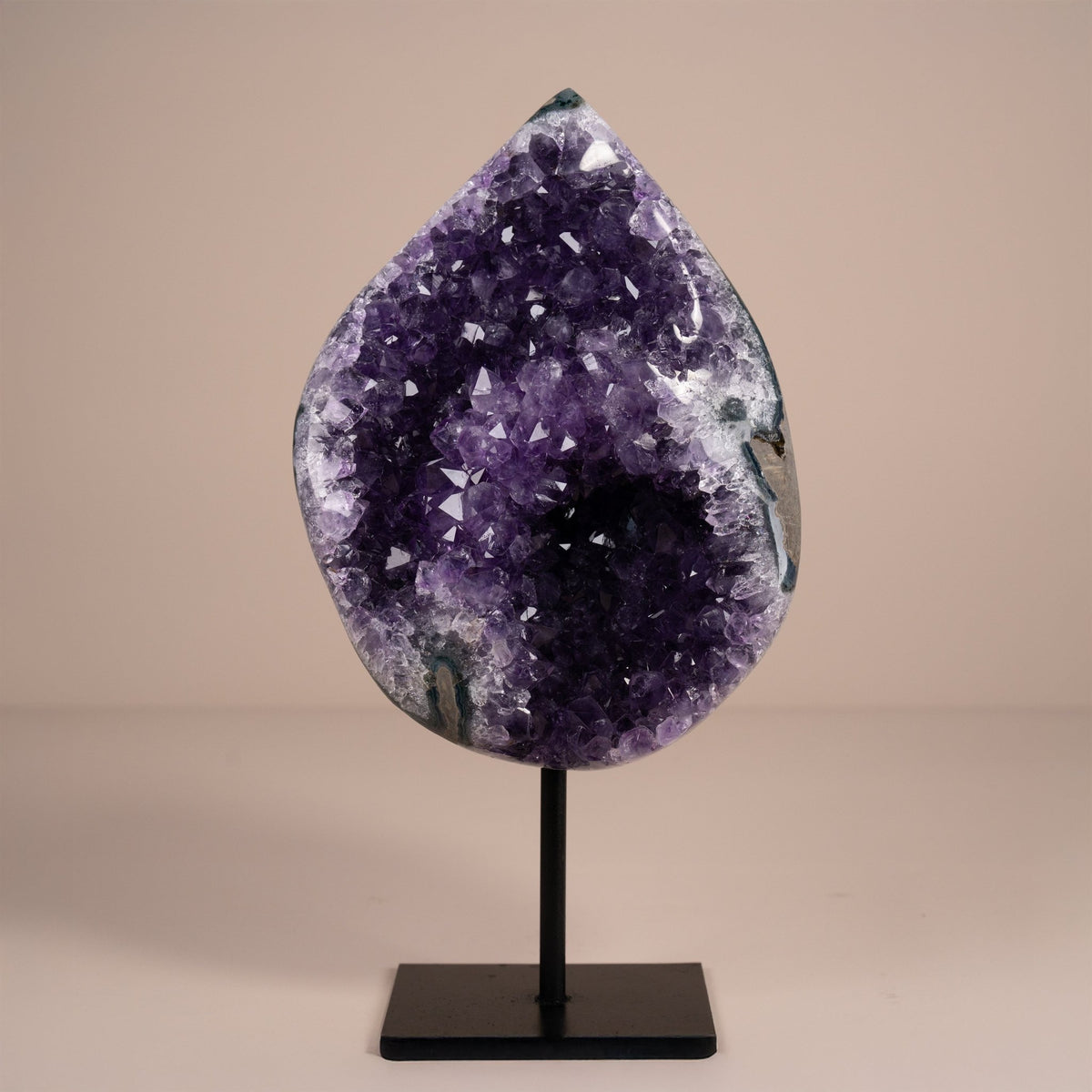Amethyst Tropfen auf Stand - Epomina