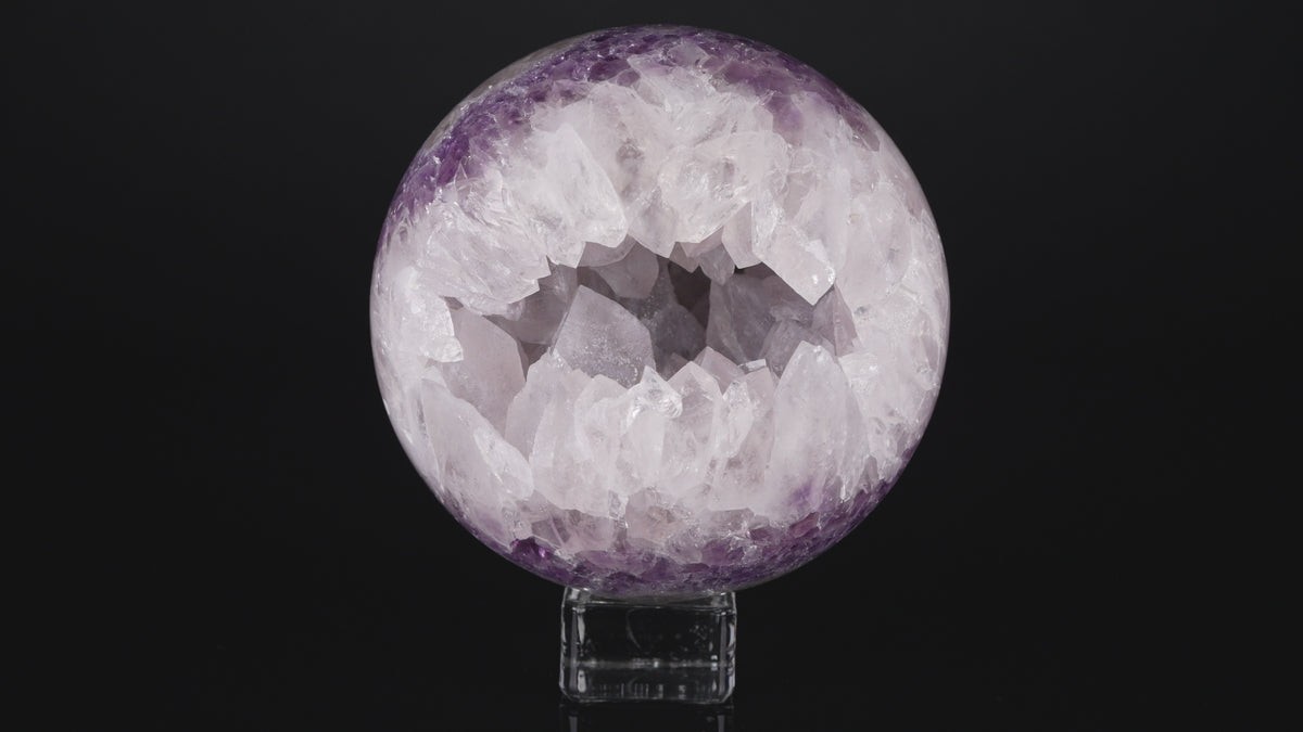 Amethyst Kugel mit offenem Kristallkern