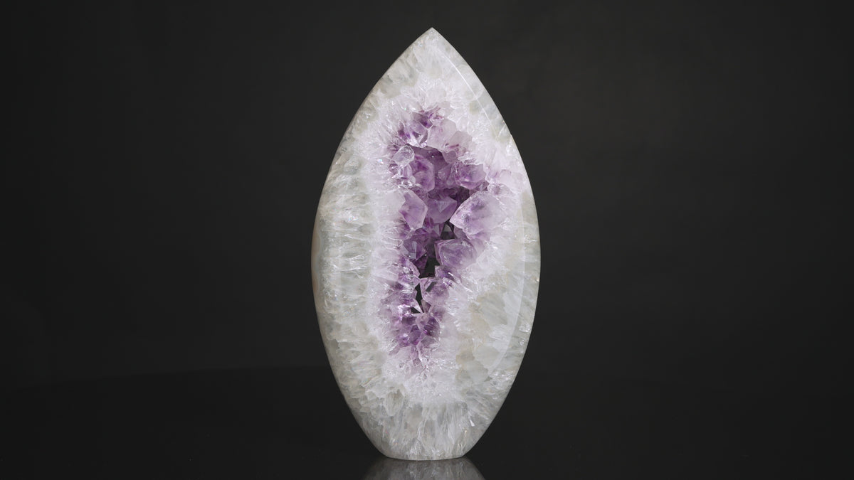 Amethyst Druse mit natürlicher Kristallöffnung