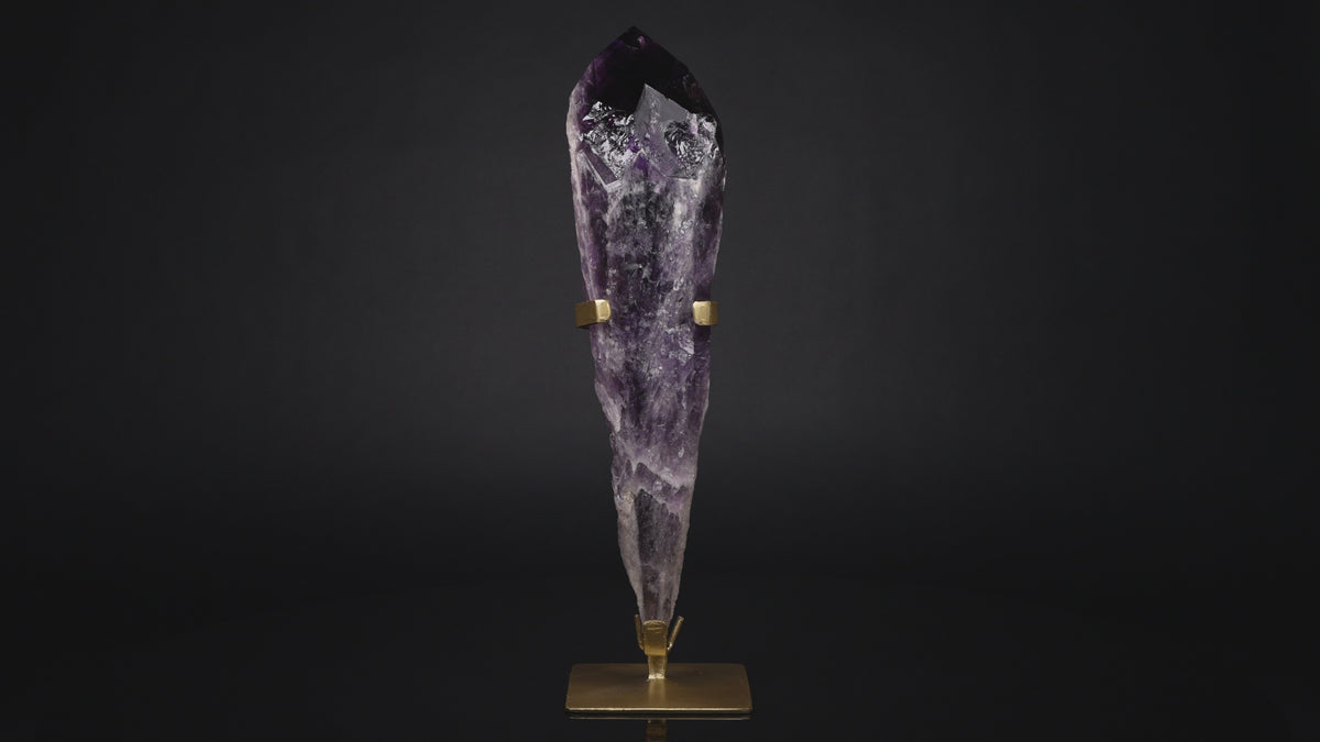 Amethyst Spitze auf Stand