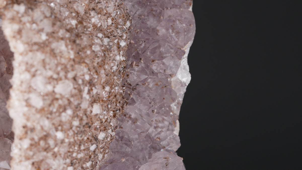Amethyst Achat Druse auf Stand