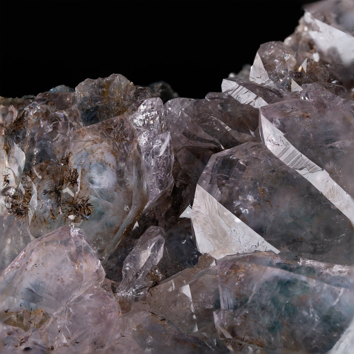 Rainbow Amethyst auf Stand - Epomina