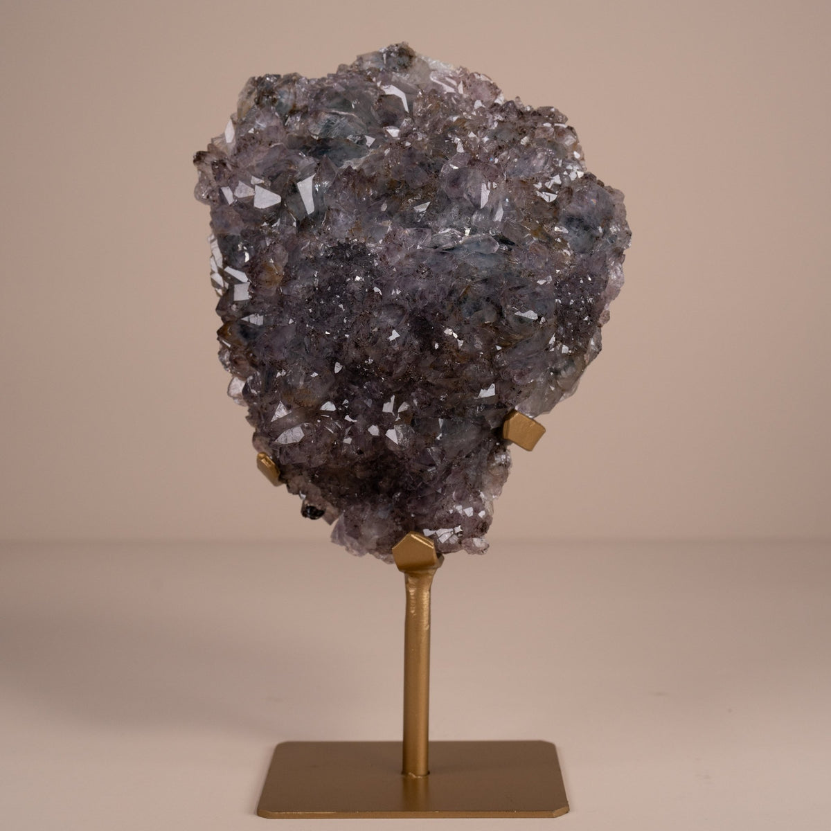Rainbow Amethyst auf Stand - Epomina